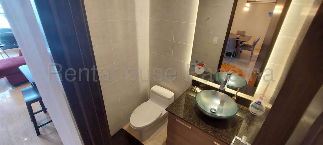 Alquiler de Apartamento en Costa del Este 27-2581CUR