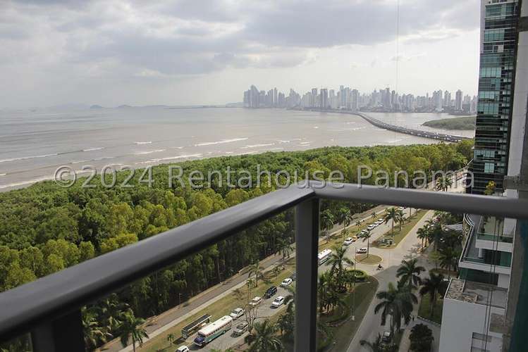 Alquiler de Apartamento en Costa del Este 26-6147CUR