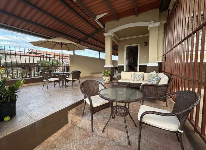 Villa Lucre | Casa en alquiler totalmente amoblada de 300 m² | 3 rec. y 2 baños | Conjunto cerrado 24/7 | $1,300 - Imagen 2