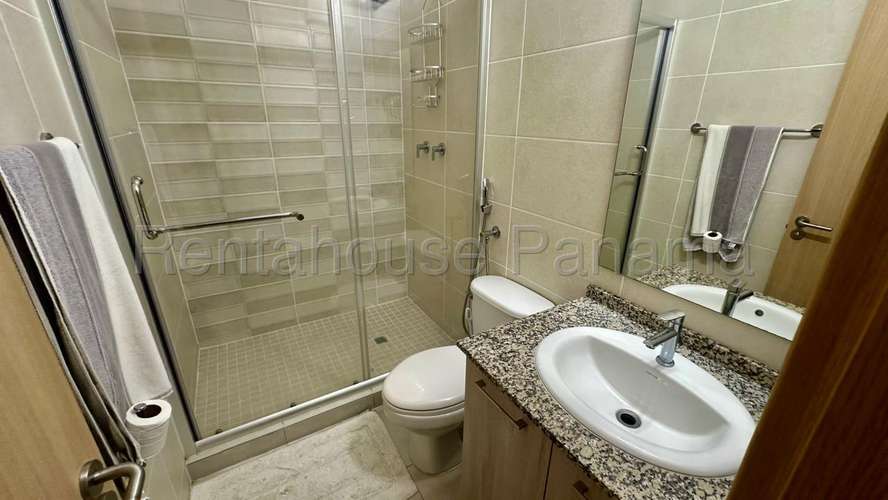 Casa en Alquiler en Brisas Del Golf Mv
