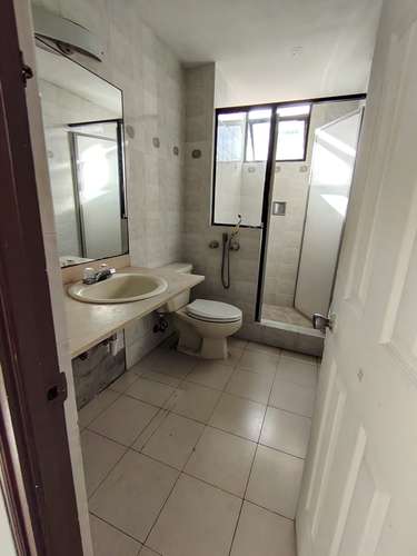 Alquilo apartamento antiguo disfuncional en el cangrejo  - Imagen 1
