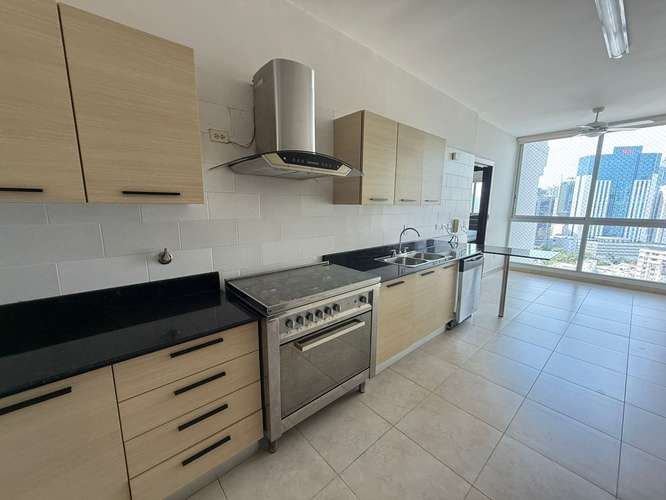 Alquiler de apartamento con Linea Blanca - Avenida Balboa - L.G.