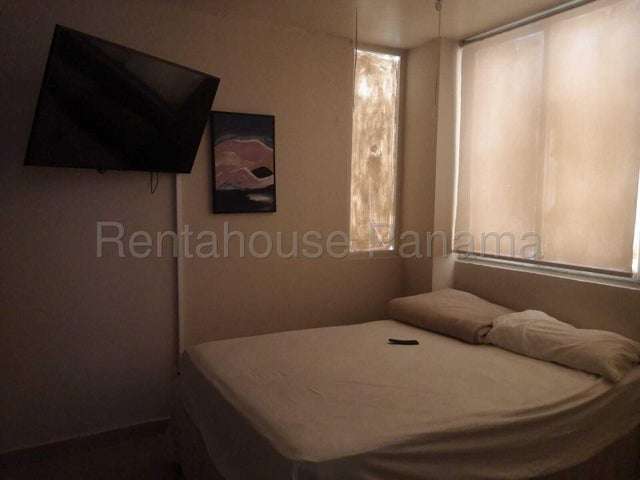 Se alquila apartamento con balcón en Carrasquilla 27-3311/GMB