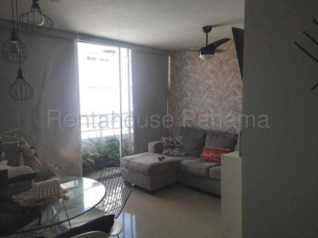 Se alquila apartamento con balcón en Carrasquilla 27-3311/GMB