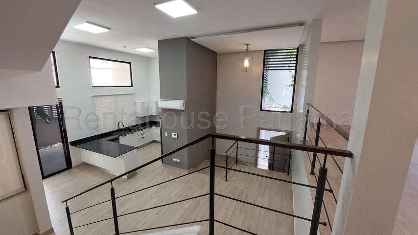 ALUILER DE ESPECTACULAR CASA CON PISCINA EN SAN FRANCISCO 27-3320/GMB