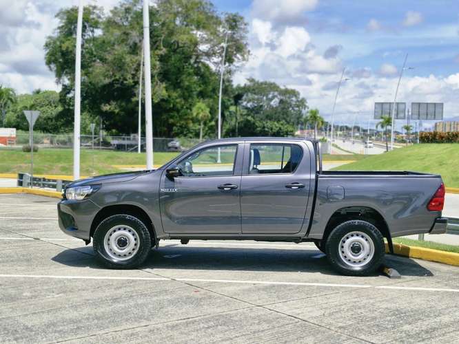 Toyota Hilux 2023 Semi full Turbo diesel