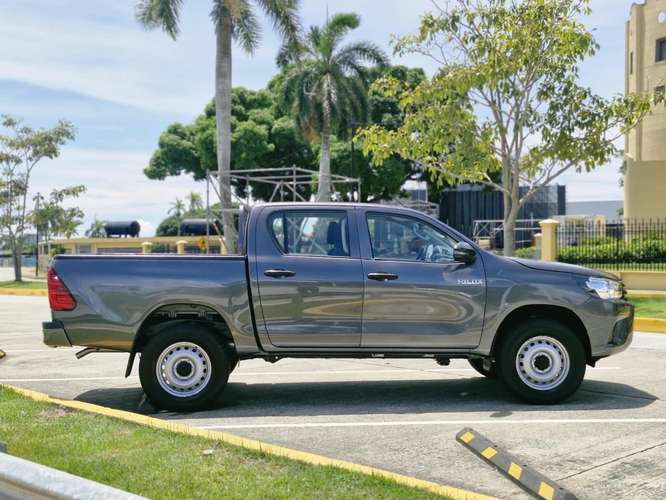 Toyota Hilux 2023 Semi full Turbo diesel