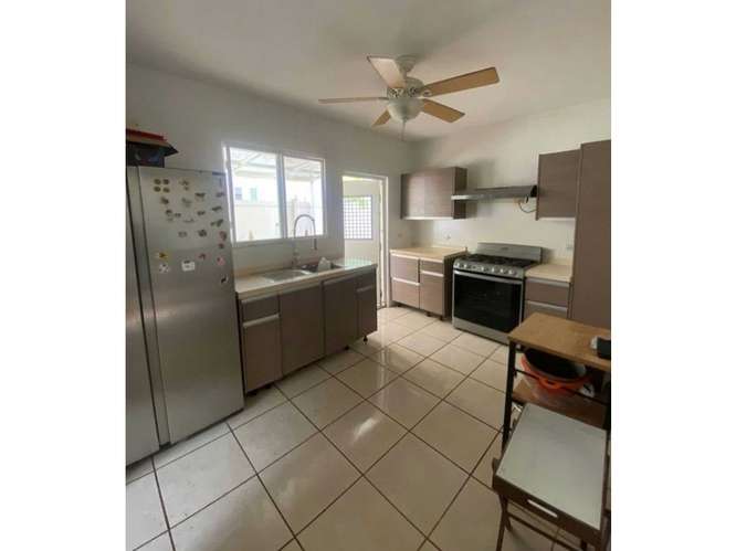 VENTA DE CASA ESQUINERA EN PASEO DEL NORTE BRISAS DEL GOLF - Imagen 2