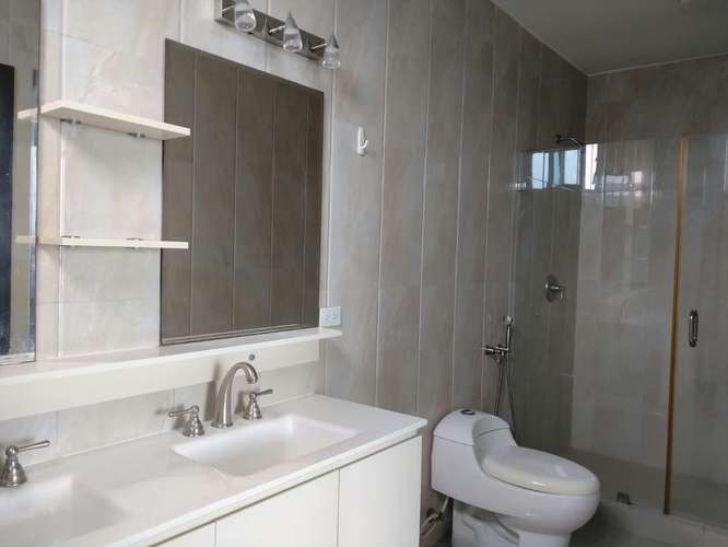 Apartamento amoblado de 3 recámaras con vista al mar, 2 estacionamientos y amenidades de lujo en Ciudad de Panamá VL