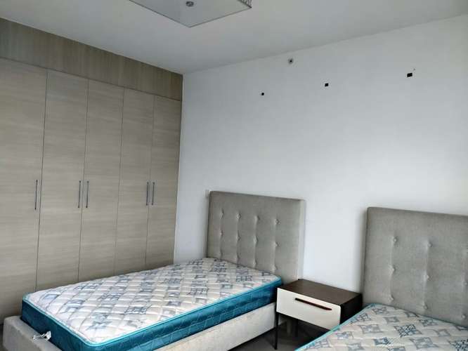 Apartamento amoblado de 3 recámaras con vista al mar, 2 estacionamientos y amenidades de lujo en Ciudad de Panamá VL