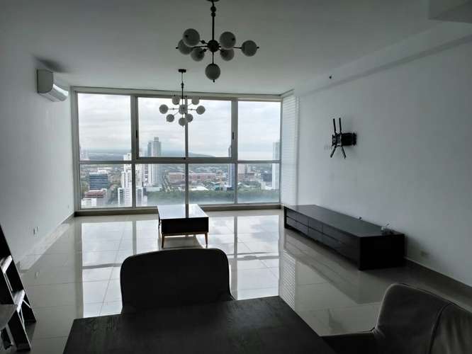 Apartamento amoblado de 3 recámaras con vista al mar, 2 estacionamientos y amenidades de lujo en Ciudad de Panamá VL