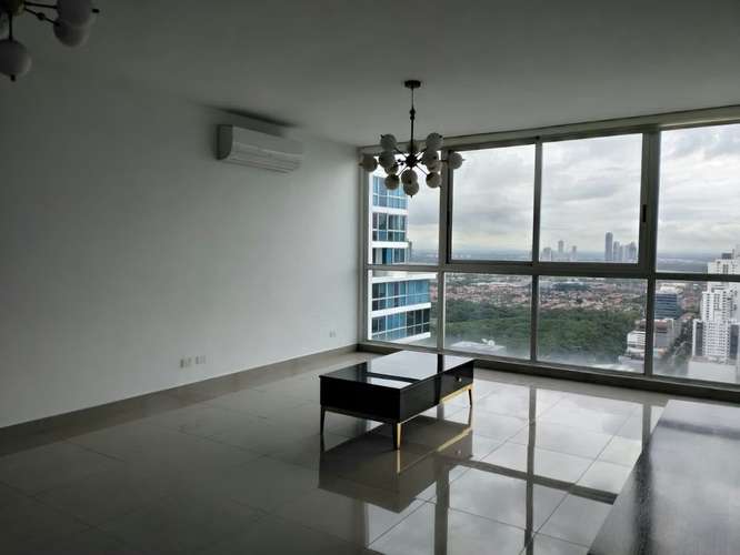 Apartamento amoblado de 3 recámaras con vista al mar, 2 estacionamientos y amenidades de lujo en Ciudad de Panamá VL