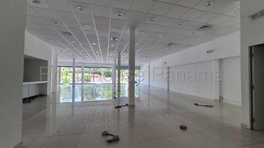 Alquiler de Local Comercial en SANTA ELENA STRIP MA, San Francisco| 105 m², 27GP423