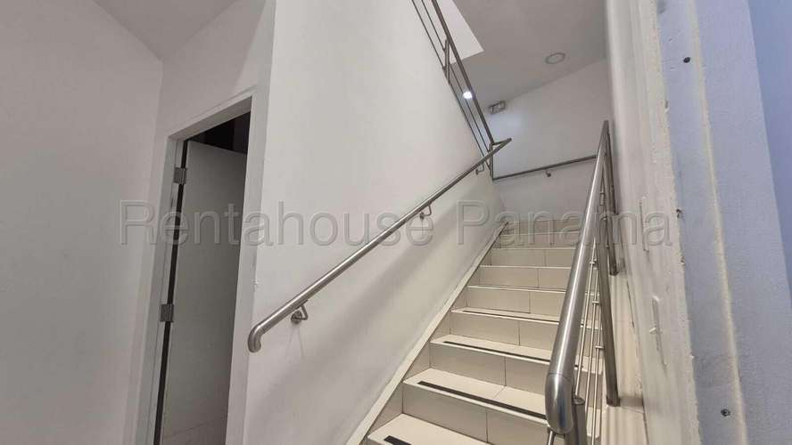 Alquiler de Local Comercial en SANTA ELENA STRIP MA, San Francisco| 105 m², 27GP423