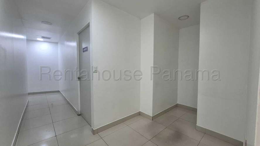 Alquiler de Local Comercial en SANTA ELENA STRIP MA, San Francisco| 105 m², 27GP423