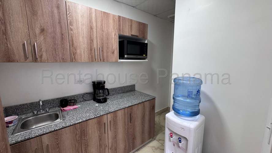 Alquiler de Local Comercial en Plaza Santa Fe, Parque Lefevre| 182 m², 27GP3302 - Imagen 2