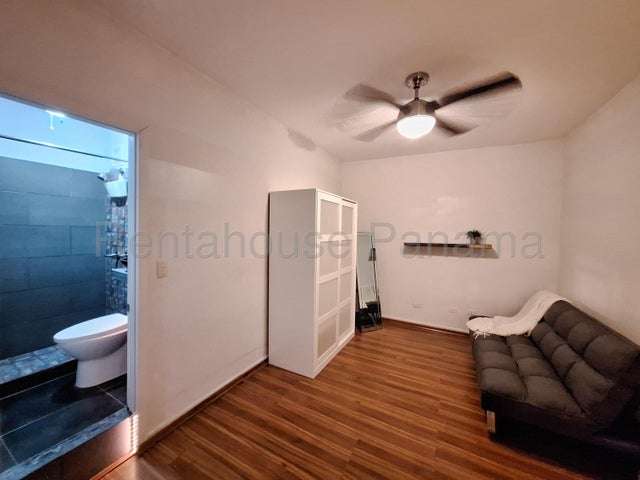 Se alquila apartamento amoblado en Av. Balboa GCEA27-3284