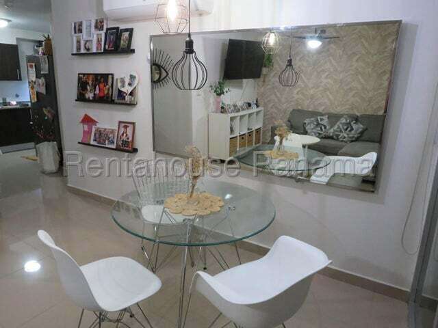 Apartamento de 2 recámaras en Carrasquilla con balcón y piscina