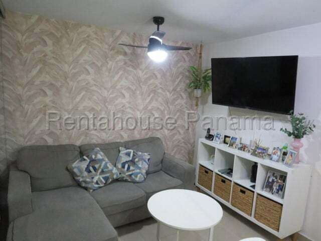 Apartamento de 2 recámaras en Carrasquilla con balcón y piscina