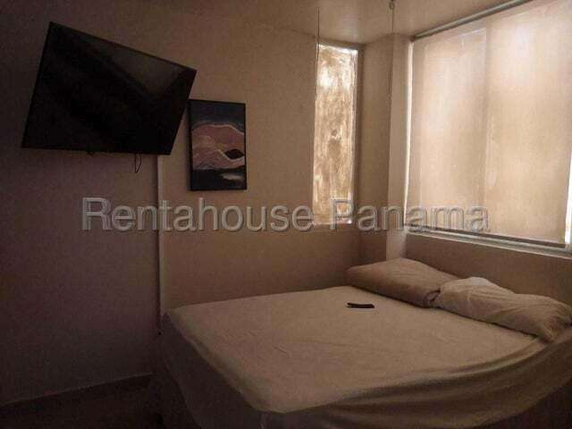 Apartamento de 2 recámaras en Carrasquilla con balcón y piscina