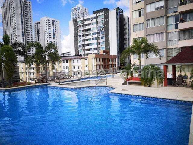 Apartamento de 2 recámaras en Carrasquilla con balcón y piscina