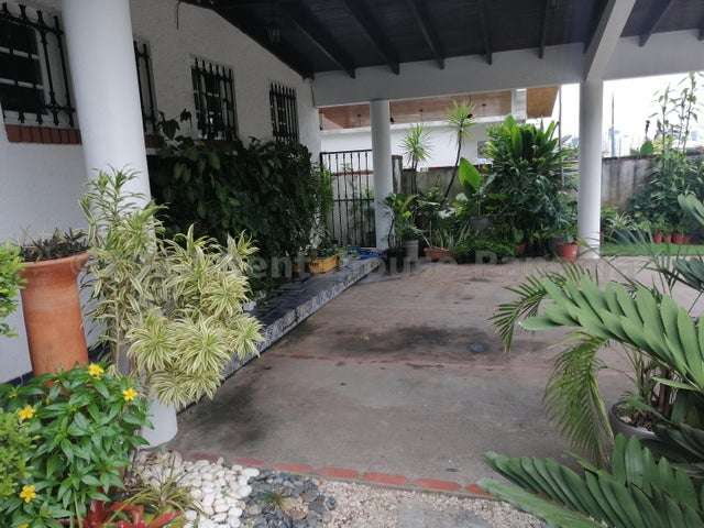Venta de Casa en La Alameda, 4 Niveles con Piscina y Jardin 22LGG9727 - Imagen 19