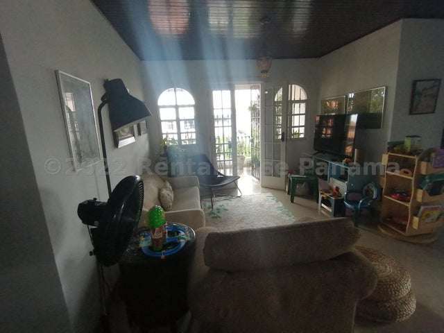 Venta de Casa en La Alameda, 4 Niveles con Piscina y Jardin 22LGG9727 - Imagen 12