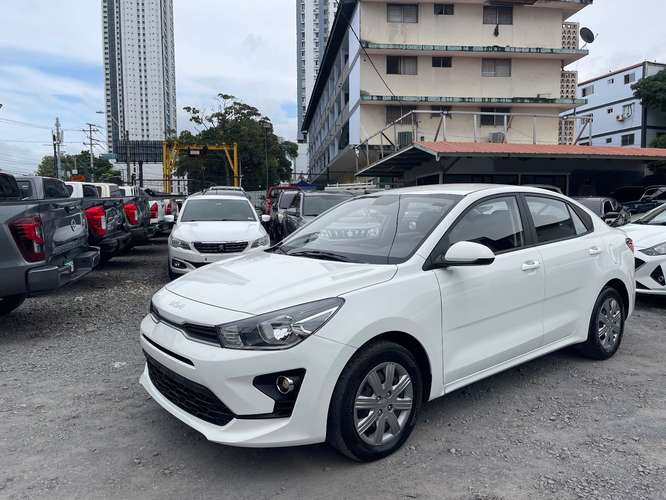 KIA RIO 2024 POCOS KMS 