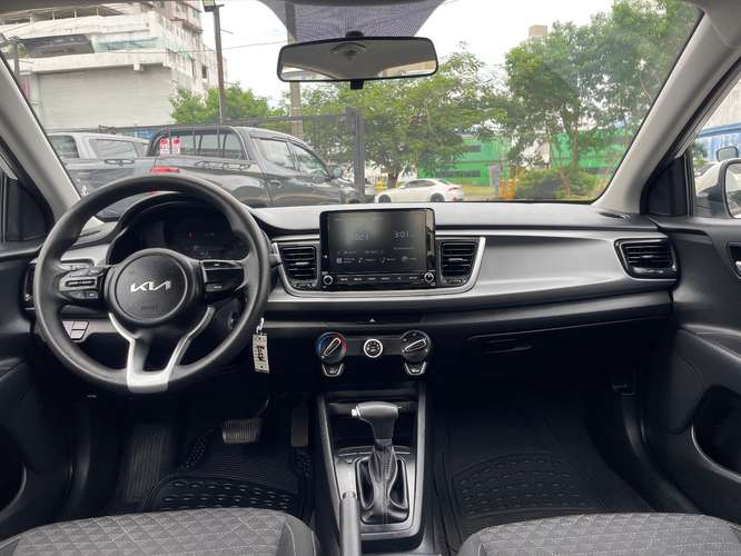 KIA RIO 2024 POCOS KMS  - Imagen 5