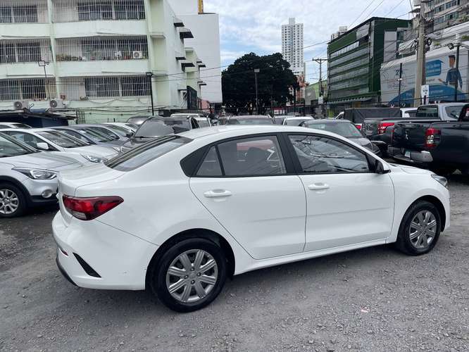 KIA RIO 2024 POCOS KMS  - Imagen 3