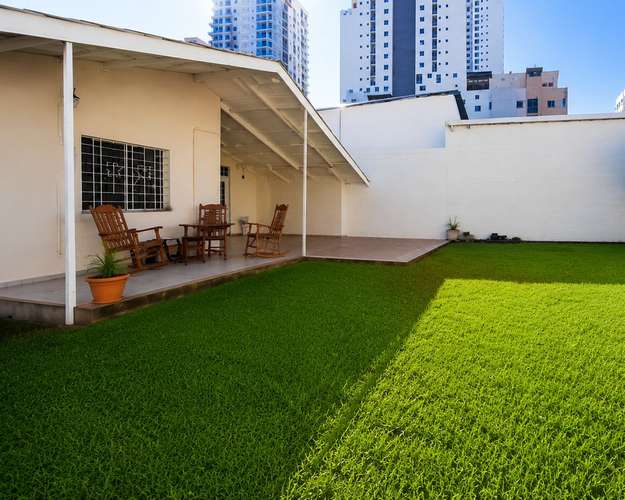 Casa en Parque Lefevre para comercio I com 4 parking y amplio patio