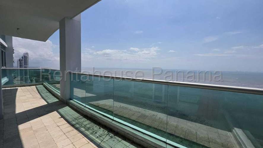 Alquiler de Apartamento en Costa del Este 26-2200CUR