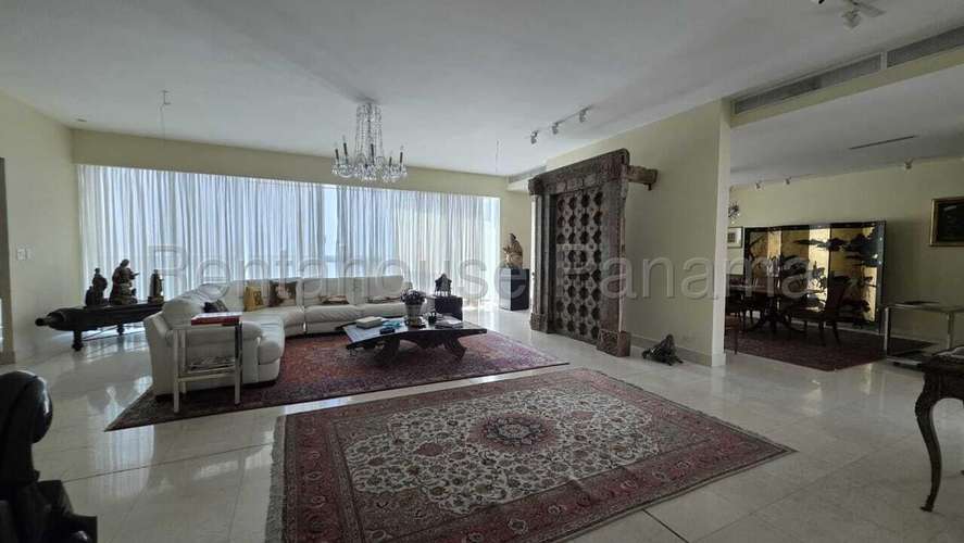 Alquiler de Apartamento en Costa del Este 26-2200CUR
