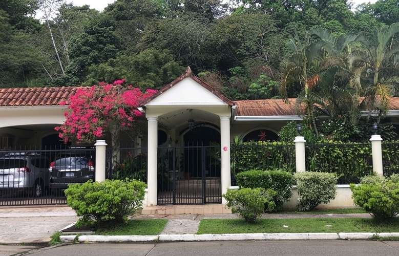 CASA EN ALBROOK I 454 M² I PISCINA + TERRAZA I REMODELADA