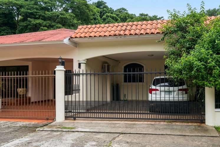 CASA EN ALBROOK I 454 M² I PISCINA + TERRAZA I REMODELADA