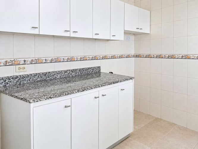 ! BETANIA I CON BALCON I 76 M² I CERCA DE TODO 