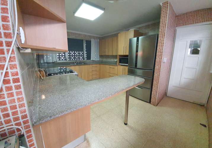 CASA DE UN NIVEL CON PISCINA, UBICADA EN EL CORAZÓN DE LA CIUDAD - Imagen 2