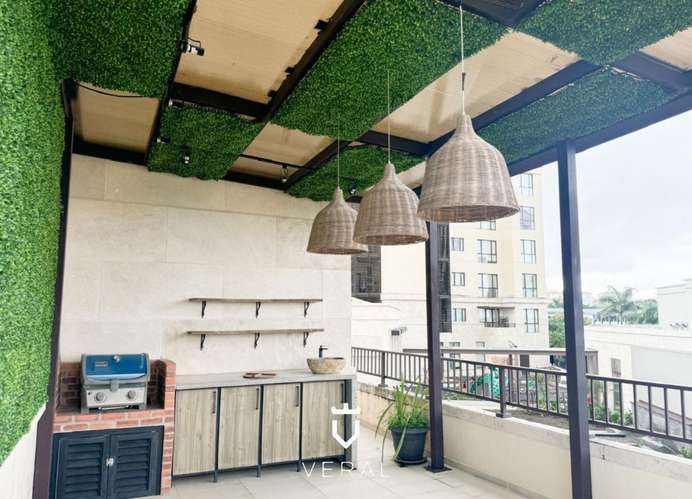 Venta de apartamento con balcón + terraza en PH Santa María Court (BO)