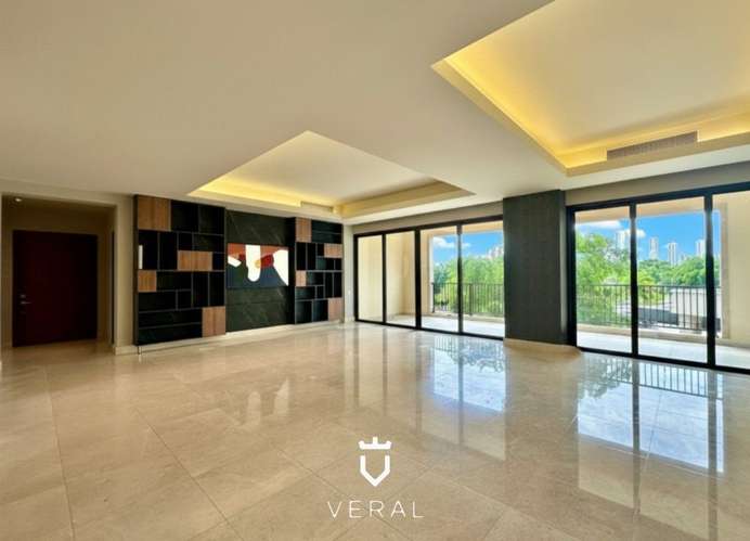 Venta de apartamento con balcón + terraza en PH Santa María Court (BO)