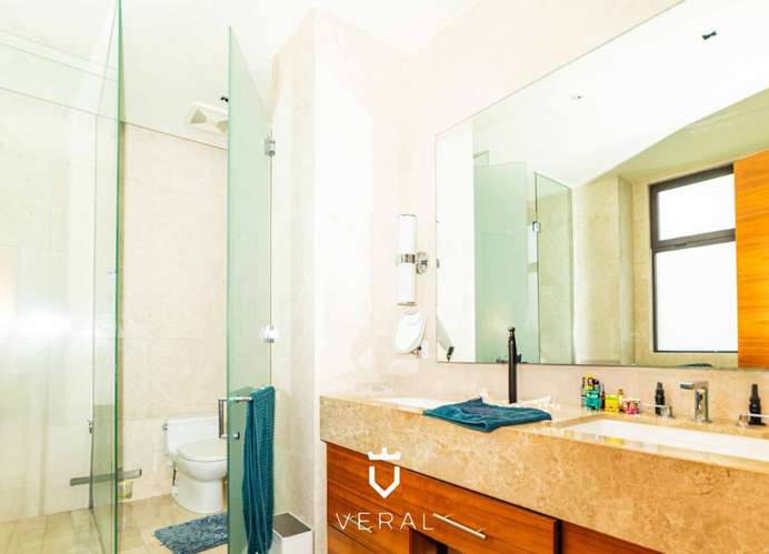 Venta de apartamento con balcón + terraza en PH Santa María Court (BO)
