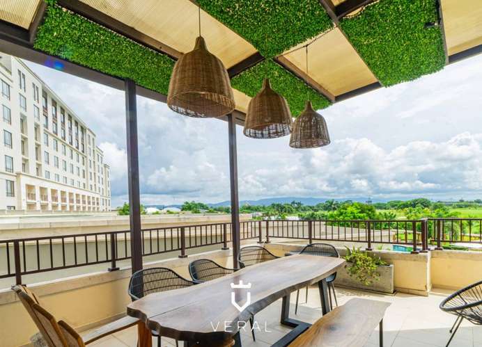 Venta de apartamento con balcón + terraza en PH Santa María Court (BO)