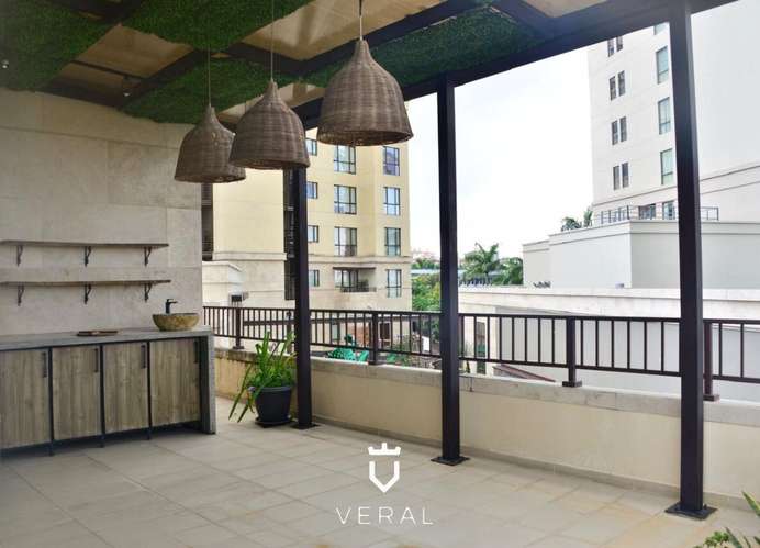 Venta de apartamento con balcón + terraza en PH Santa María Court (BO)