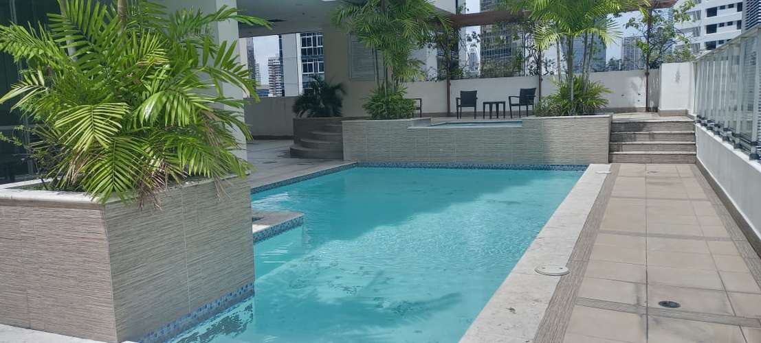 Apartamento amueblado de 3 habitaciones en Ciudad de Panamá con balcón y piscina