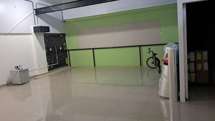 Excelente Local Comercial en Alquiler – Crystal Plaza Mall