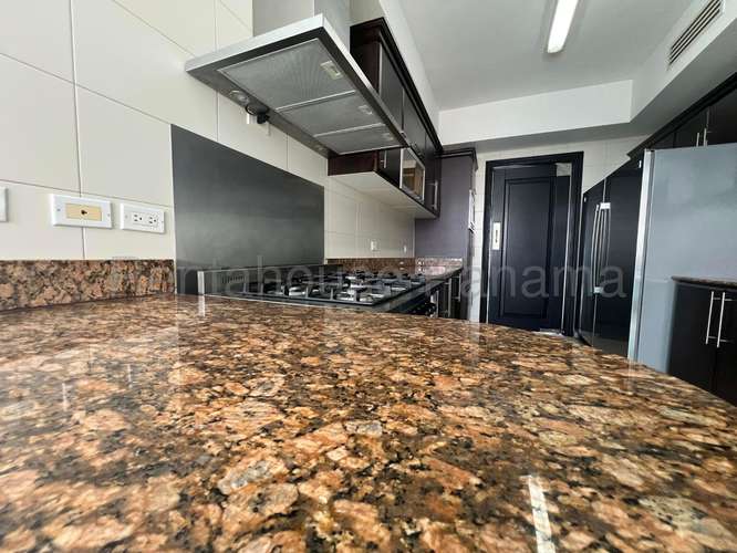 Se Vende Apartamento en Costa del Este VLU27-3092