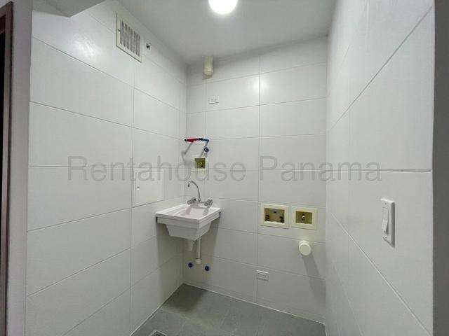 En Vía España: apartamento elegante de 3 dormitorios con área social premium
