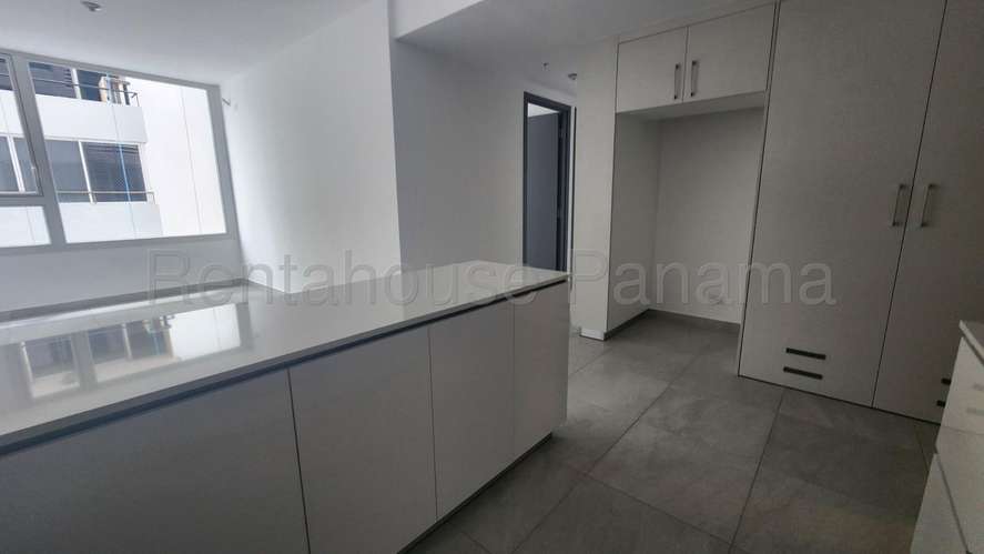 Alquilo Apartamento en El Cangrejo LC27-3340