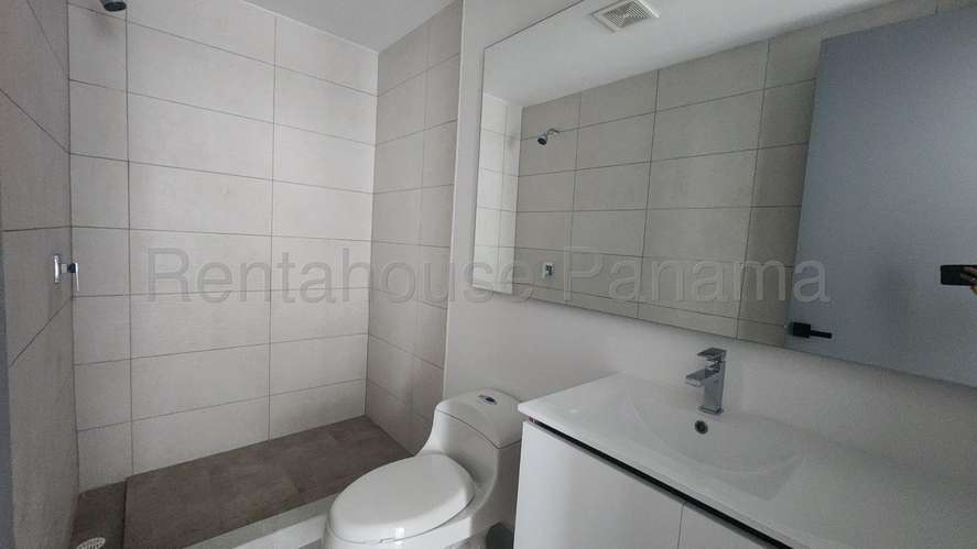 Alquilo Apartamento en El Cangrejo LC27-3340
