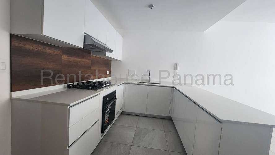 Alquilo Apartamento en El Cangrejo LC27-3340