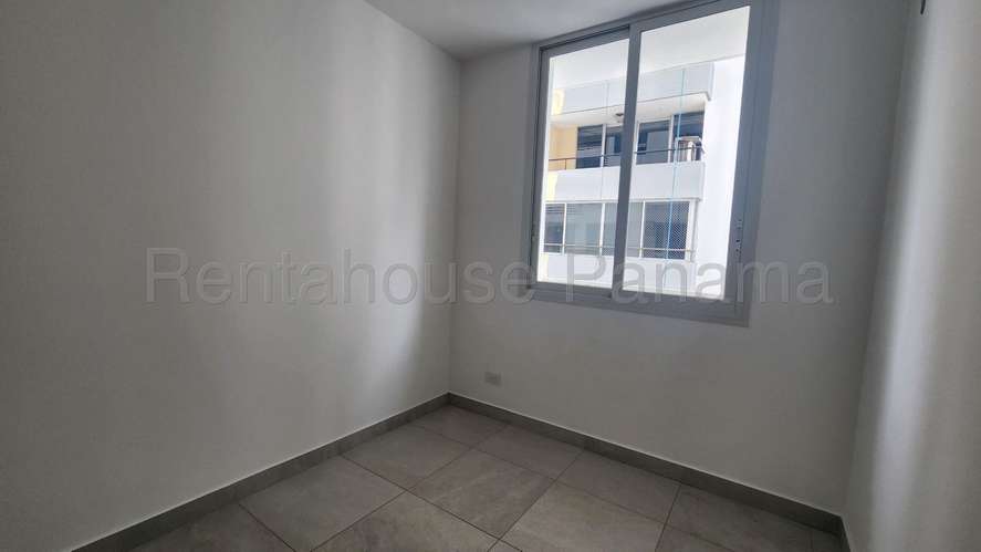 Alquilo Apartamento en El Cangrejo LC27-3340